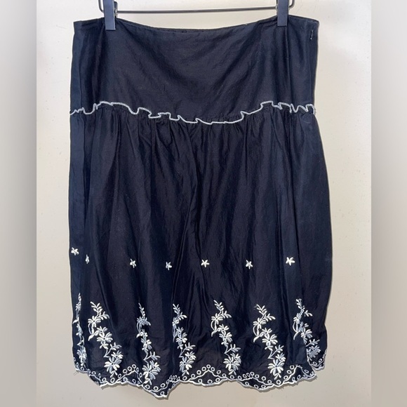 Mint Green | Women’s Skirt XL Black White Knee Length A Line Embroidered - Picture 1 of 6